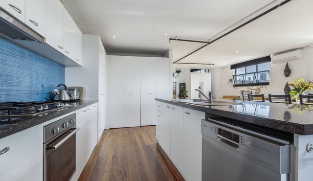 StayCentral - Fitzroy Converted Warehouse Penthouse