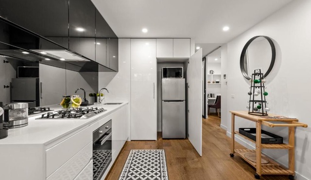 StayCentral - Hawthorn East - Study, 2 Car spaces