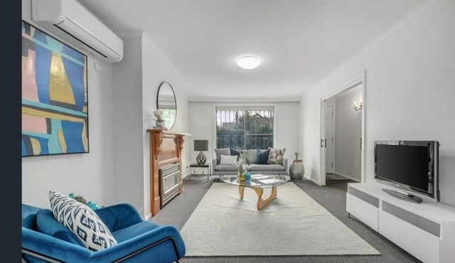 StayCentral - Kew Cottage with Study - 210 Cotham Road, Kew, VIC 3101