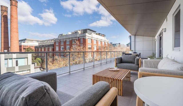 StayCentral - The Marque @ Collingwood - Stanley Street, Collingwood - 2 bedrooms, 2 Beds, 1 Bathroom and 2 Secure Car Park