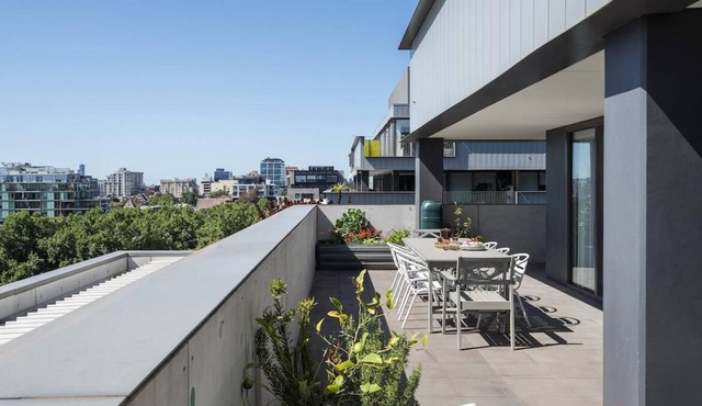 StayCentral - The Stanley@Collingwood - Smith St, Collingwood - 2 Bedrooms, 2 Beds, 1 Bathroom1, 1 secure undercover parking spot.