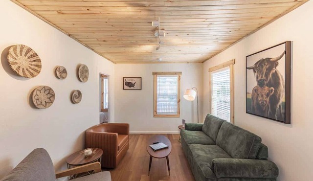 #StayinMyDistrict Brussells Bungalow