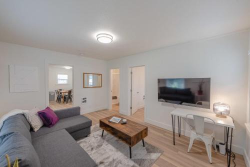 #StayInMyDistrict Coos Bay Primrose Cottage