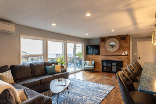 #StayinMyDistrict Garibaldi Bay Views