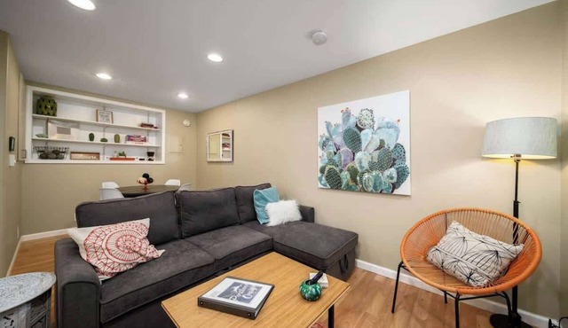 #StayinMyDistrict St Johns Forest Park Apt