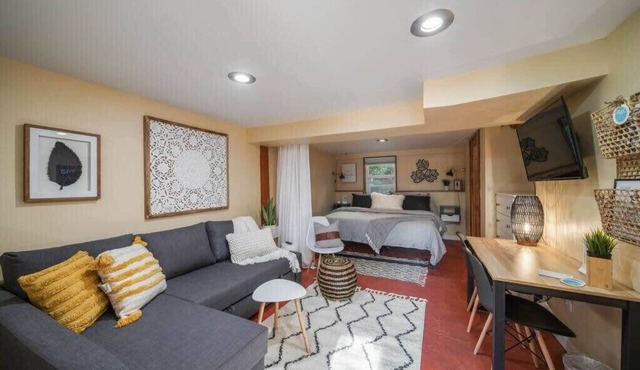 #StayInMyDistrict Woodlawn Eclectic -Walk to Dekum