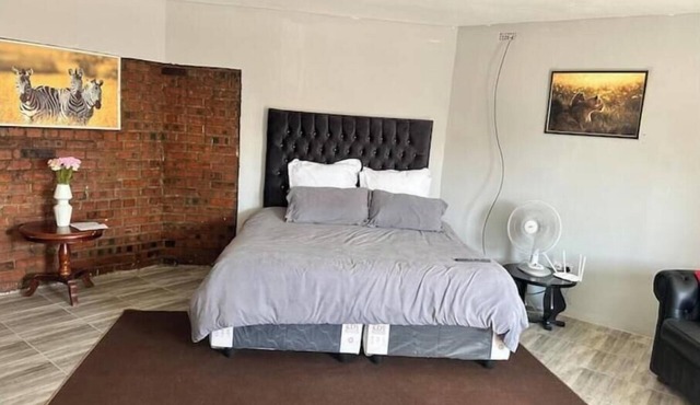 Staylax - Hatfield bedsitter