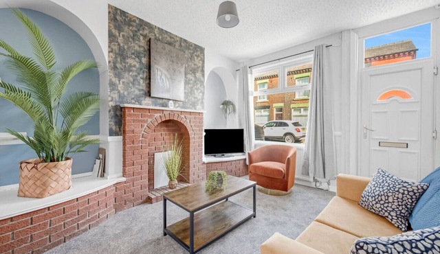 StayMenorca @Bolton - Style Meets Convenience