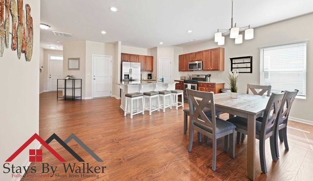 StaysByWalker 3BR Home! 1G Wi-Fi, King Bed, Patio