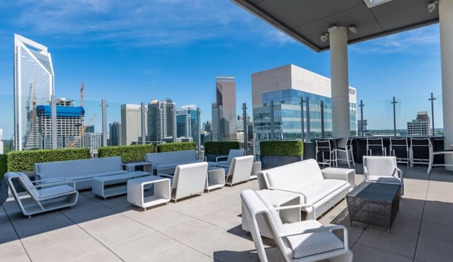 StaysByWalker 3BR Lux Uptown | Spa/Gym/KingBed