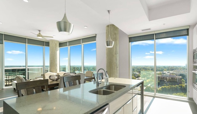 StaysByWalker 3BR Lux Uptown | Spa/Gym/KingBed