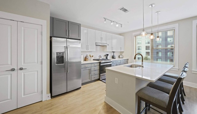 StaysByWalker 3BR Waverly - 1G WiFi/King Beds/Gym
