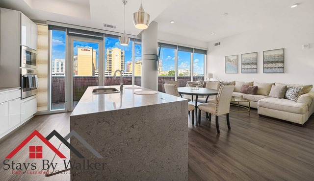 StaysByWalker Uptown 2BR|Spa/Gym/KingBed/Parking