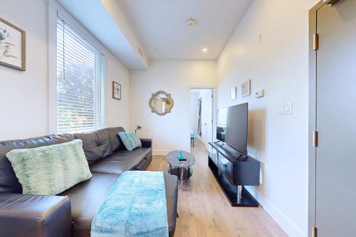 StayStreet Suites - Modern & Bright Queen Suite