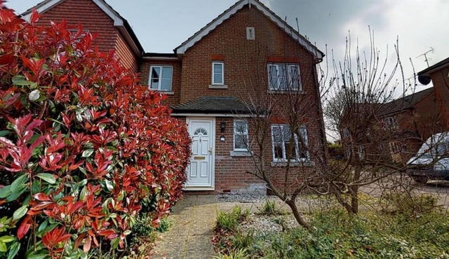 StayZo Oaklands Near Hatfield Town Centre