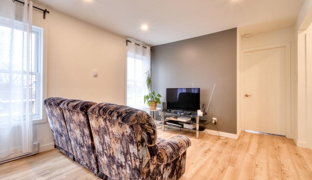 Ste-foy, Apt.3 1/2 Avec Clim et Stationnement Hors rue