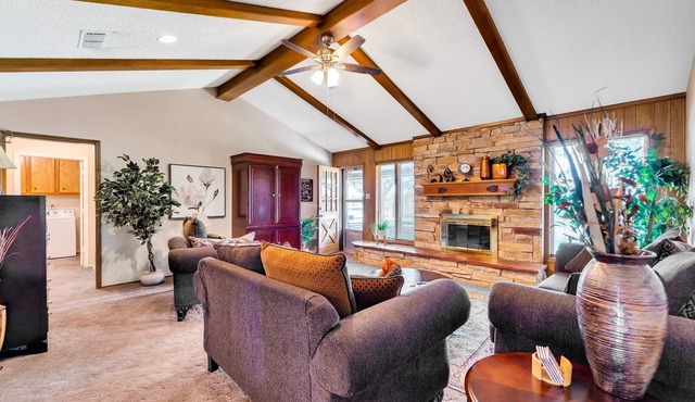 Stead House-3bd/2ba, Ttu, Fall Specials! 3 Bedroom Home by RedAwning