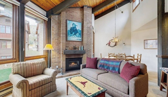 Steamboat ski lodge one block from gondola with pool & hot tubs