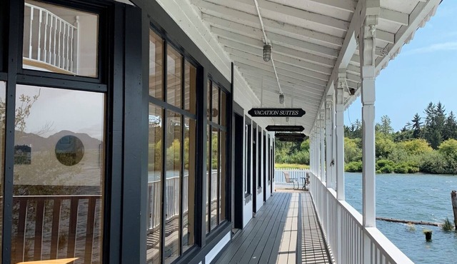 Steamboat Slough Sunrises - spacious riverfront condo with spectacular views.
