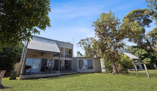 Steamer - Waterfront Retreat