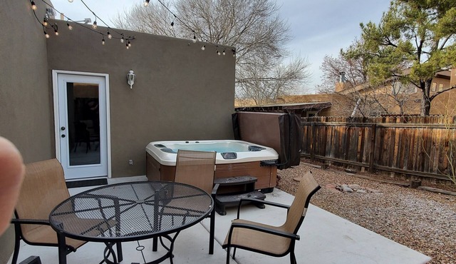 "SteamPunk" 2bedroom With Hottub