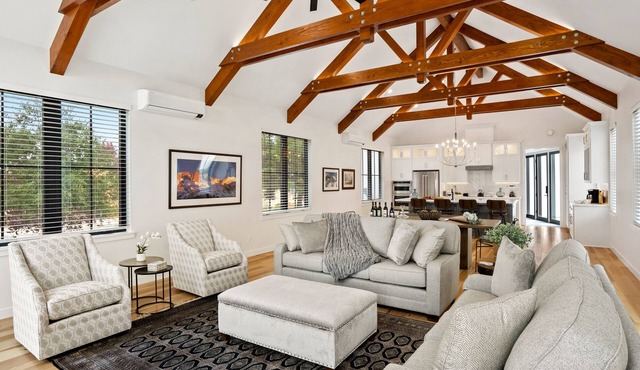 Steel City Cellars: 2 BR, 2.5 BA House in San Miguel, Sleeps 6