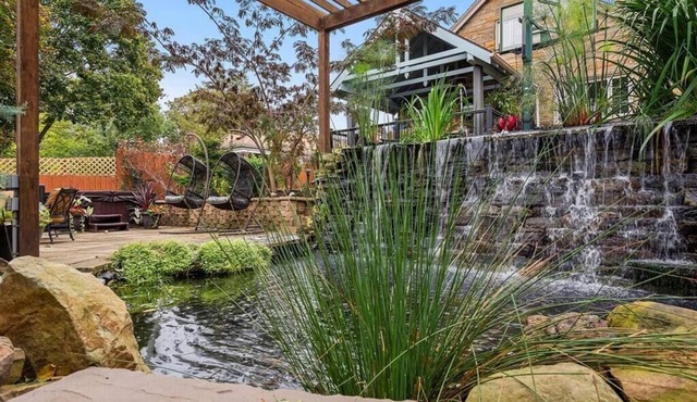 Steel City Retreat - Hot Tub-Fire Pit-Pet-Friendly-Koi Pond