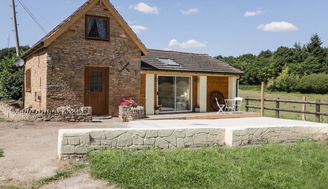 STEEL WORKS FARM, pet friendly, with a garden in Gorsley