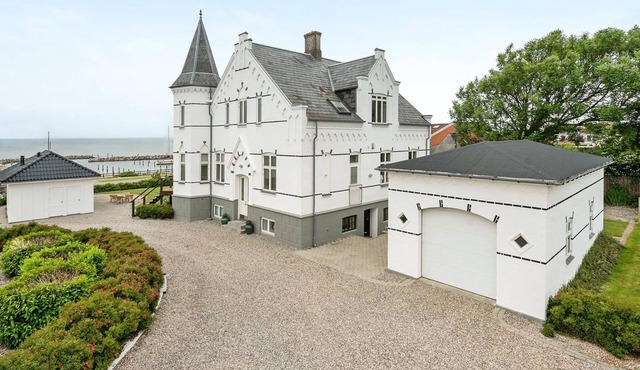 "Stefanie" - 10m from the sea by Interhome