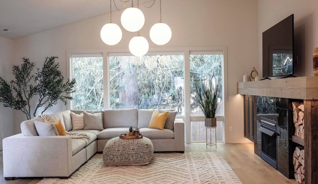 Stefenee Lodge - Base of Mt.Hood w AC, Chef's Kitchen, PS5 & Foosball