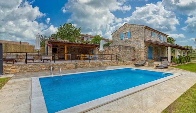 Steinhaus Irma mit Pool