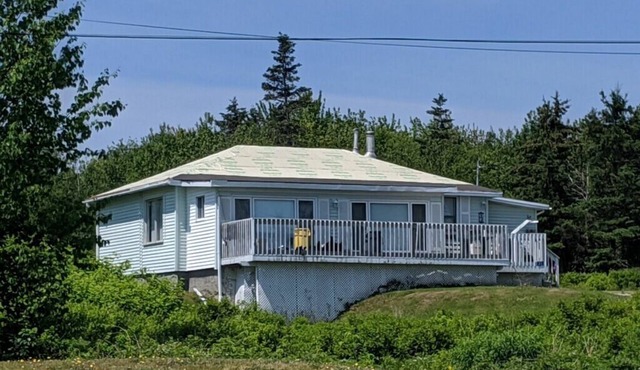 Stella's Cottage: Oceanview 3-bedroom cottage in charming Bayswater, Nova Scotia