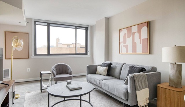 Stellar Clarendon 1BR w/Pool, Gym & Squash, nr Dining, by Blueground