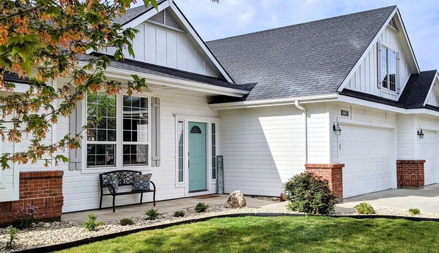 Stellar in Star - Spacious 4BR 2.5BA Near Eagle