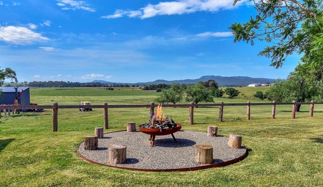 Stellaview Farmhouse, Newly Renovated in Heart of Hunter