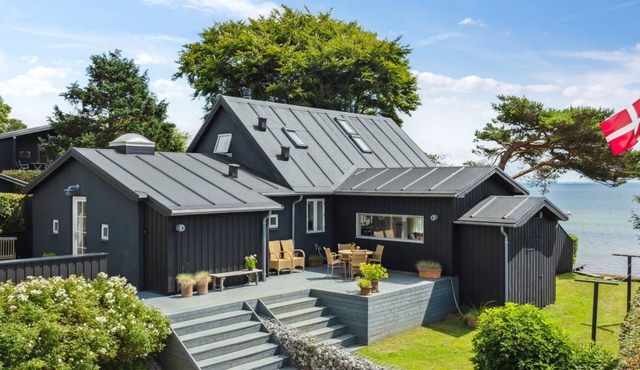 "Sten" - 30m from the sea by Interhome