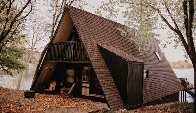 Step Back in Time: Cozy Lakeside Retreat Vintage A-Frame Cabin on Horseshoe Lake