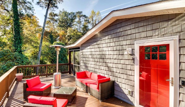 Step-Free Home with Fire Pit - 3 Miles to USC!