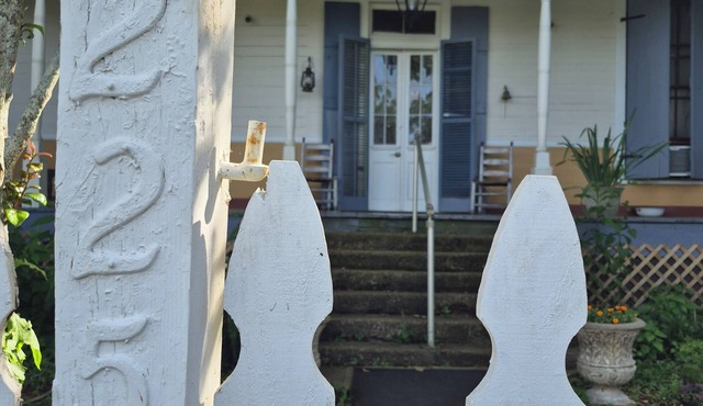 Step into Old French colonial Louisiana's hospitality & culture!