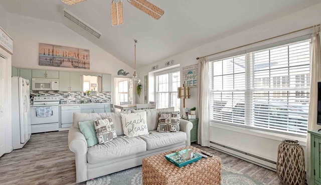 Step into the beautiful "Easton Shore" home in the Clearwater community! WIFI, Community Pool, Tennis, Beach town, and more!