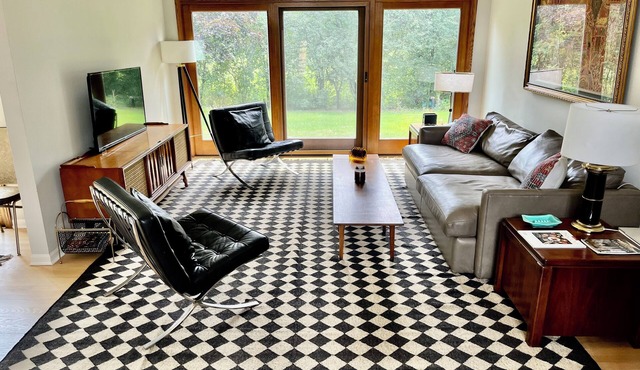 Step into the Past: Stylish 1970s Mid-Century VRBO for a Vintage Getaway!