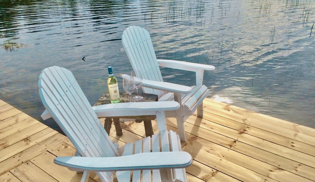Step out the door to the gentle lapping shore of Pike Bay!