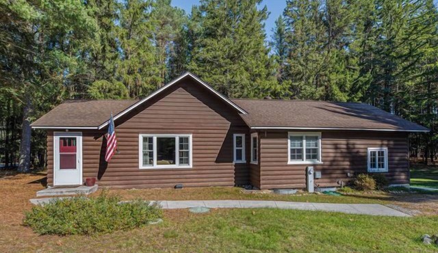 Stepaway Vacation Rentals-Sayner at It's finest!