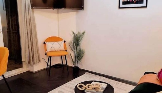 Stepney Green Gated Area w/Parking & Garden