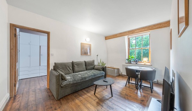 Stepney Green Tranquil Flat