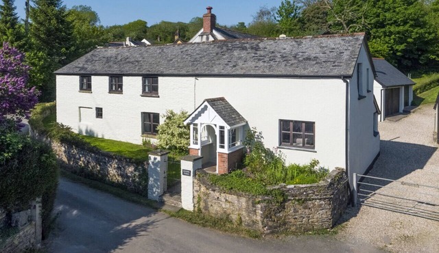 Stepps Farm - Five Bedroom House, Sleeps 12