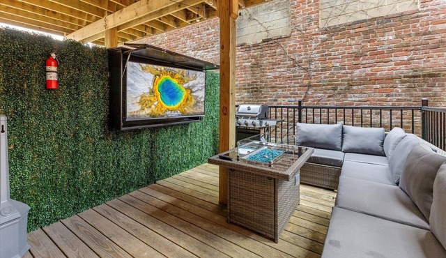 Steps away from Mass Ave Restaurants and Big Patio