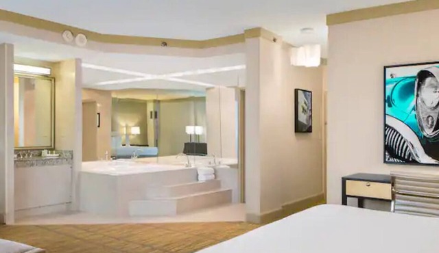 Steps Away from Miami's Int'l Airport! Free Airport Shuttle + Outdoor Pool