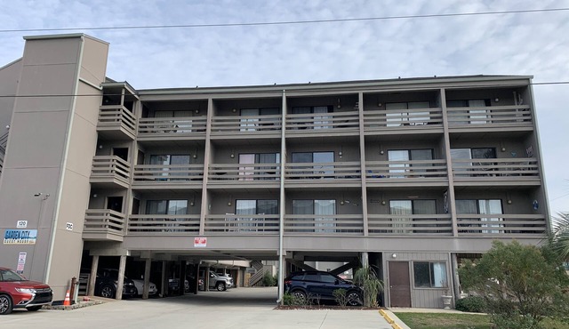 Steps Away From Garden City Pier And Beach!