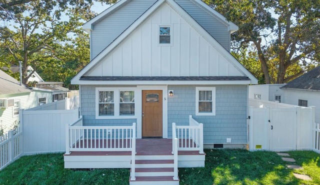 Steps from Bay Pet Friendly Kids Playroom Stunning Sunsets Mini Golf